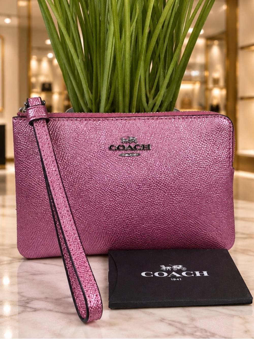 🌸COACH Metallic Pink Pebbled Leather Wristlet Bag🌸